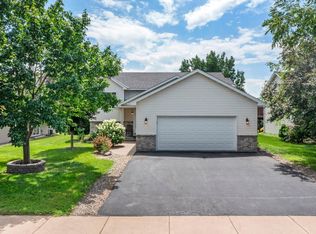 836 Newport Ave, Shakopee, MN 55379