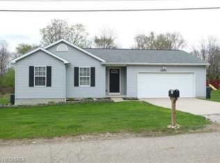 5272 Emil Dr SW, Navarre, OH 44662