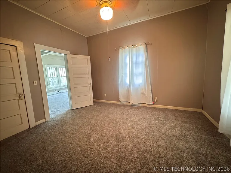 1524 W Maple St — Photo 10