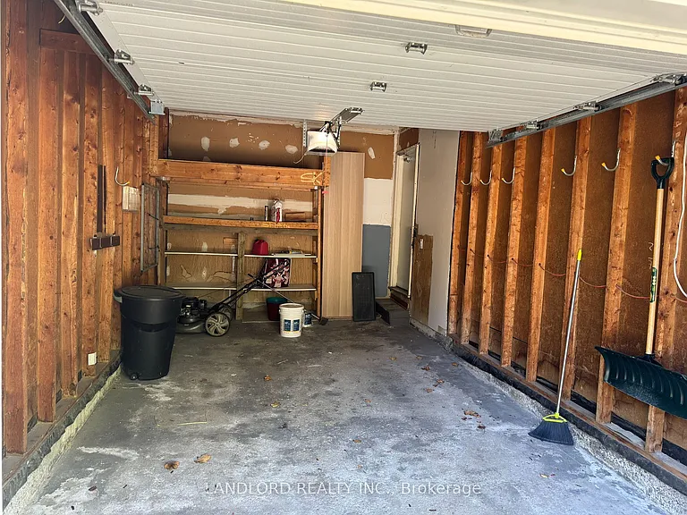 19 Vanessa Rd — Photo 36