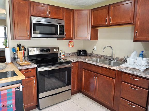 5th image of 1428 Primrose Ln