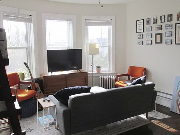 5th image of 2133 W Giddings St #3