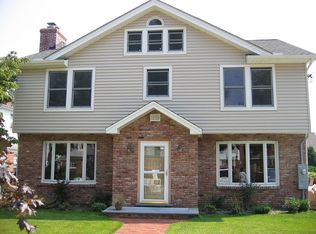 42 13th Ave, Mineola, NY 11501