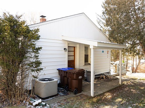 4th image of 611 W Oak St