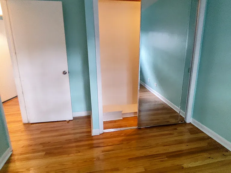 1411 W Touhy Ave — Photo 8