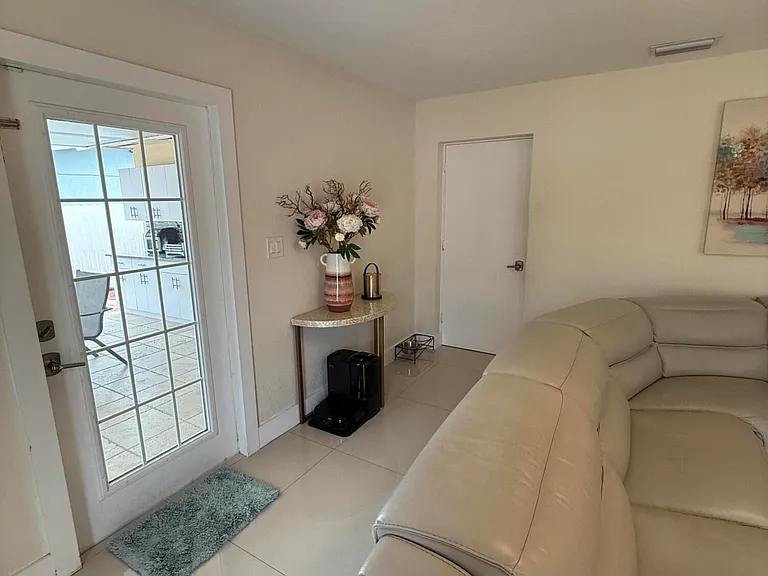 3139 Egremont Dr — Photo 12
