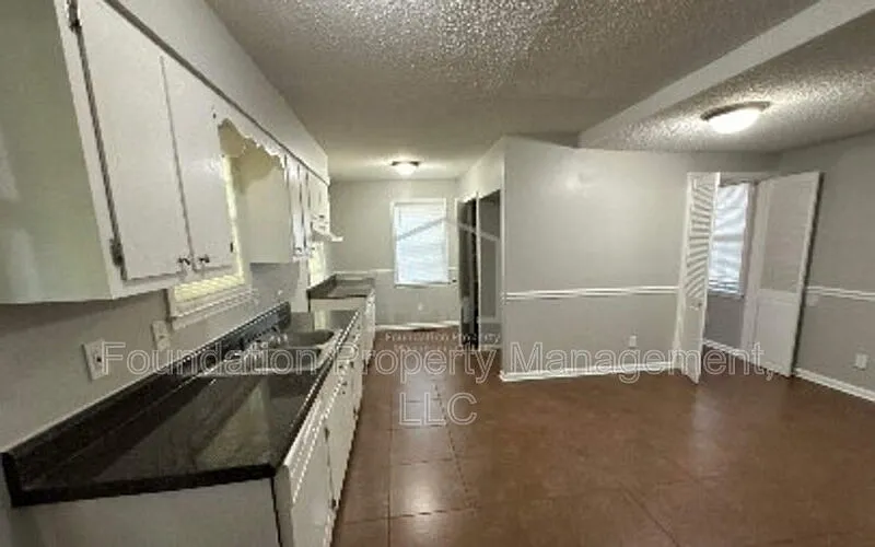 3 bed, 2.0 bath, 1757 sqft, $1,600 — Photo 3