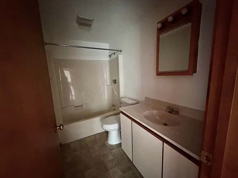 The Highlands Apartments — Photo 32