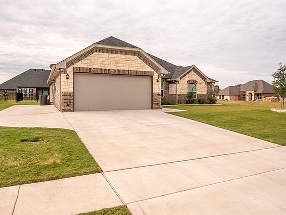 3rd image of 2046 Clive Dr