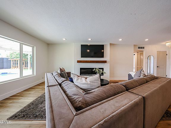5th image of 5209 E BECK Lane