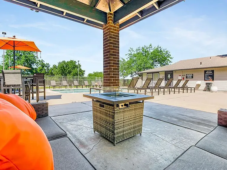 Falcon Point Apartments — Photo 50