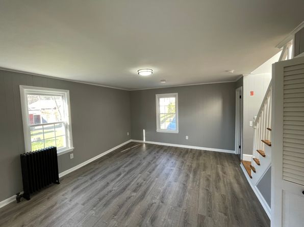 131 Center St APT 1