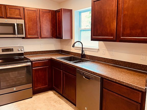 5th image of 6048 Holly Bay Dr