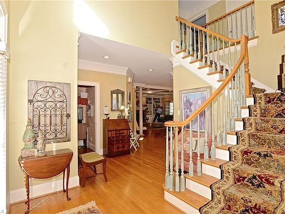 2nd image of 2418 N Beech Ln