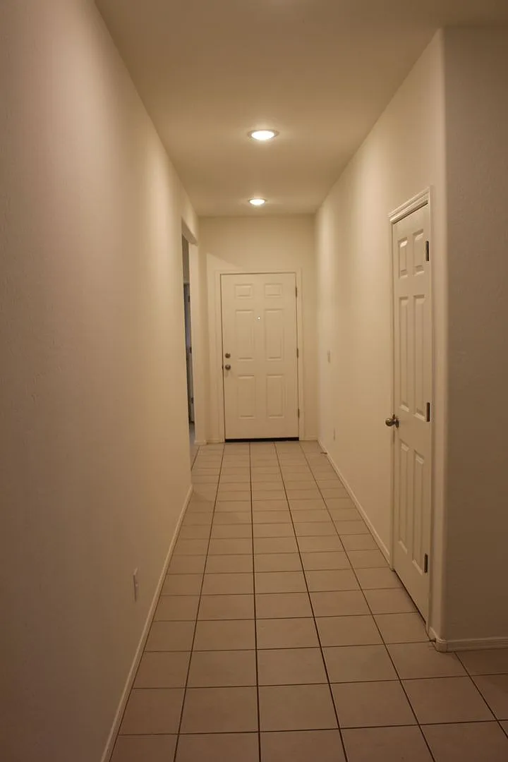 Single Story 4 bedroom 2 bath Villago Community — Photo 2