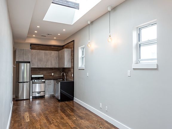 2nd image of 126 Melrose St #3A