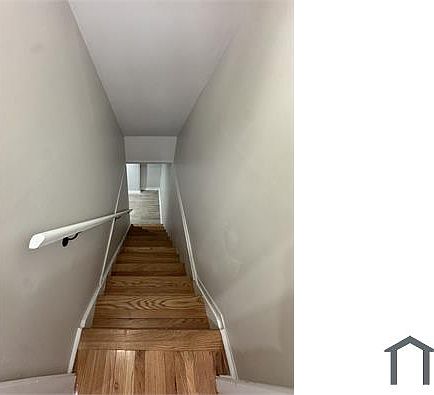3rd image of 5218 Darien Rd