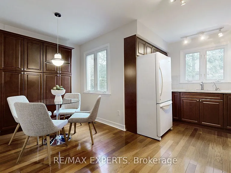 187 Cassandra Blvd — Photo 10