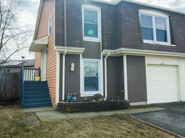 224 Granada Ct, Bolingbrook, IL 60440