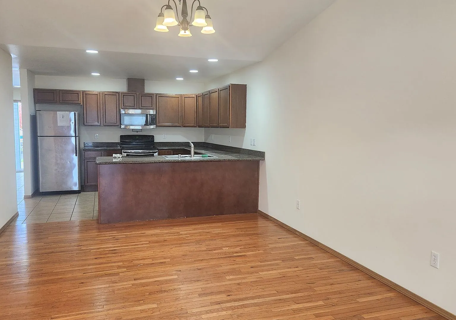 3 Bed 2 Bath one story duplex w/ single car garage in Moses Lake — Photo 4