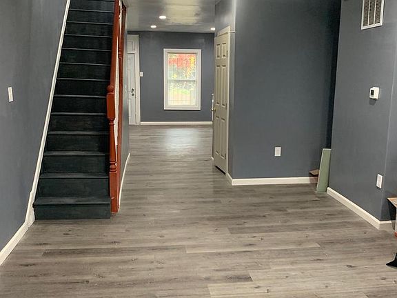 3rd image of 752 Bartlett Ave