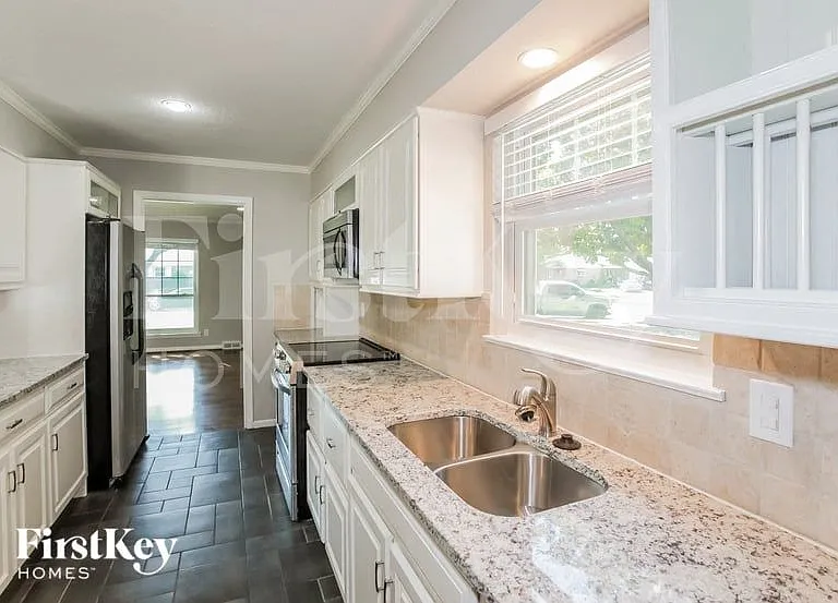 3439 Timberview Rd — Photo 7