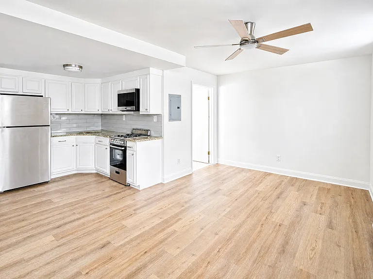 47th Street Apartments — Photo 4