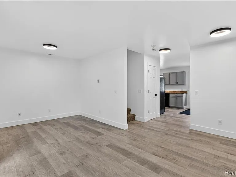 48 Broadway St #D — Photo 14