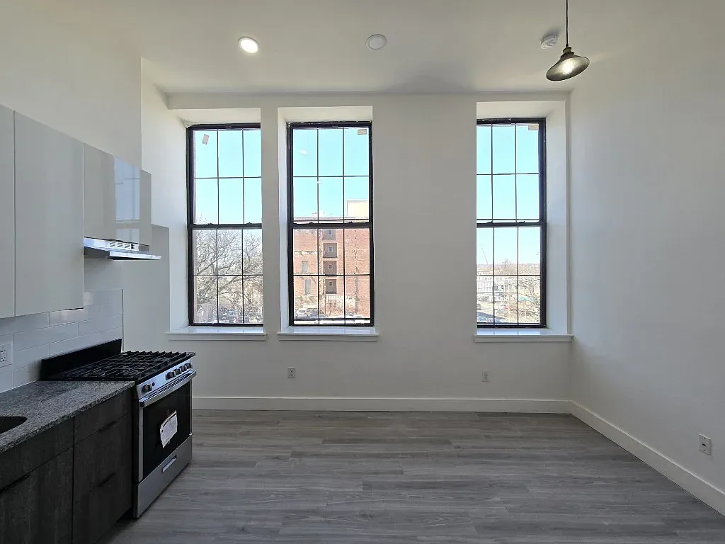 Building Photo - 540 Central Ave #404