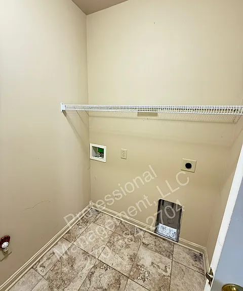 2511 Triple Crown Way — Photo 6