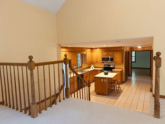 5th image of 4 Mead Cir