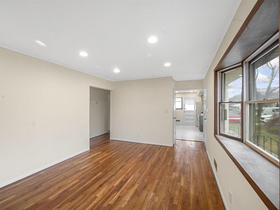 2nd image of 22 Heath Ln