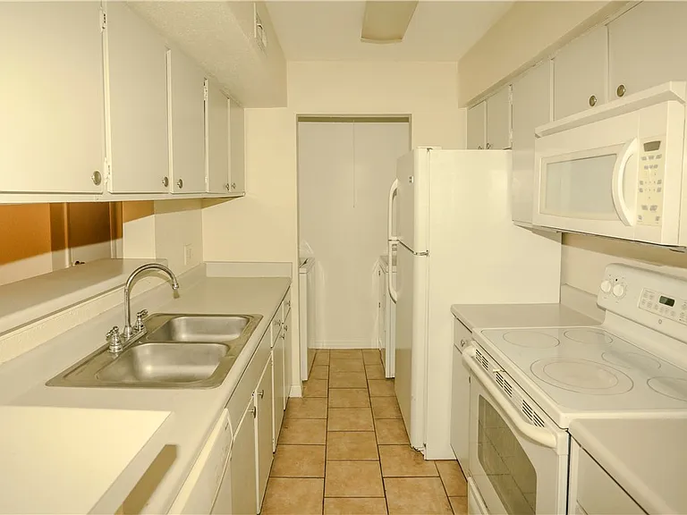 2835 Winkler Ave #216 — Photo 6