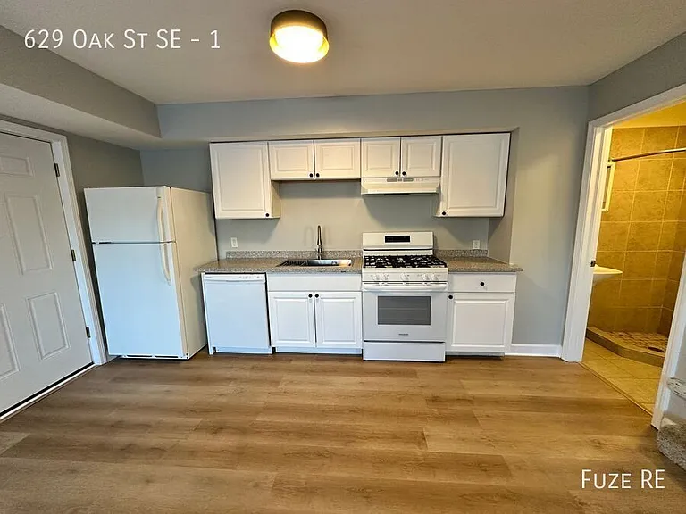 629 Oak St SE #1 — Photo 29