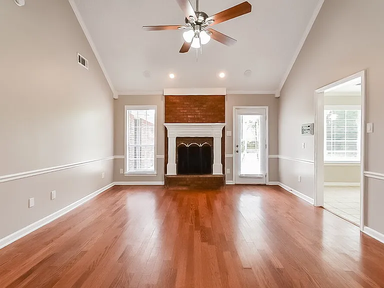 4401 Okeechobee Dr — Photo 3