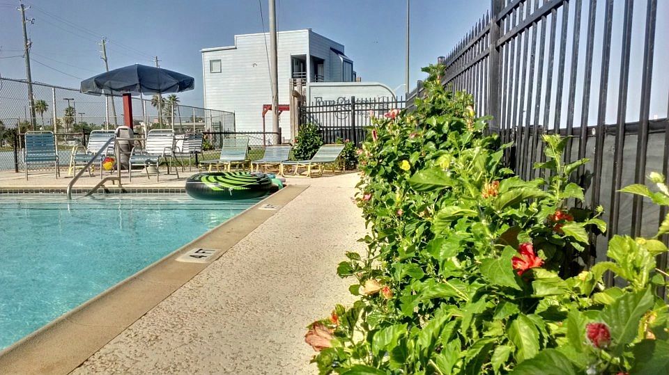 2nd image of 4000 Seawall Blvd