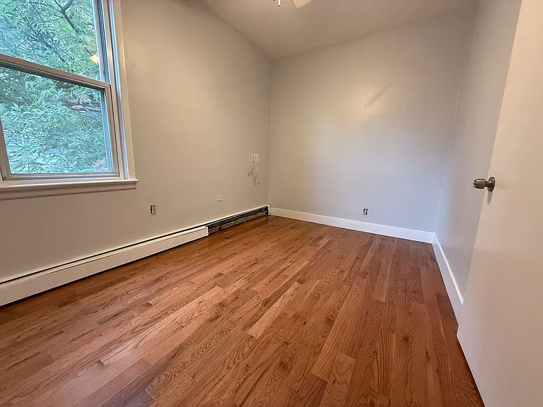 321 Avenue C — Photo 12