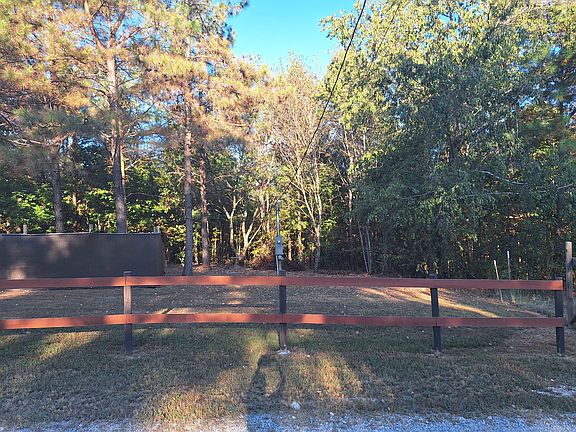2nd image of 121 Nature Ln