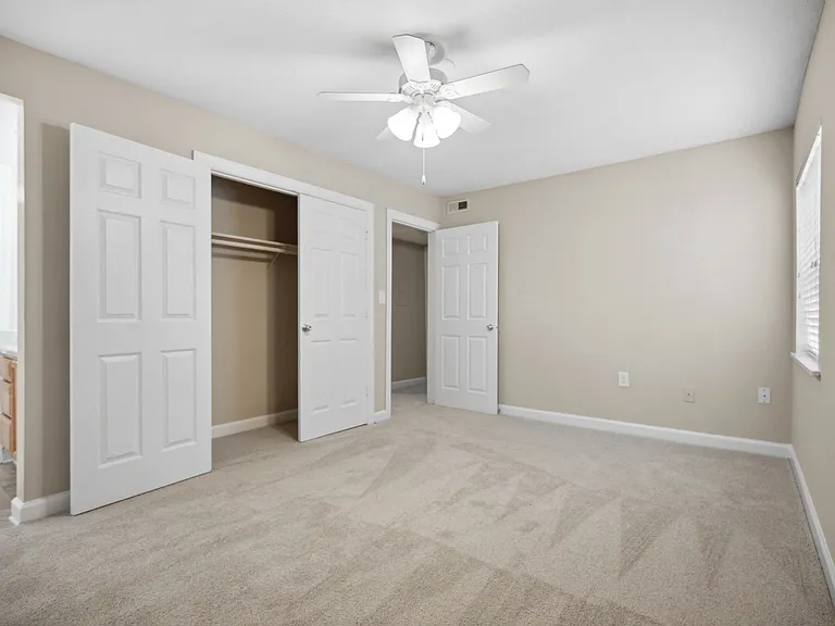 Sumter Square Apartments — Photo 19
