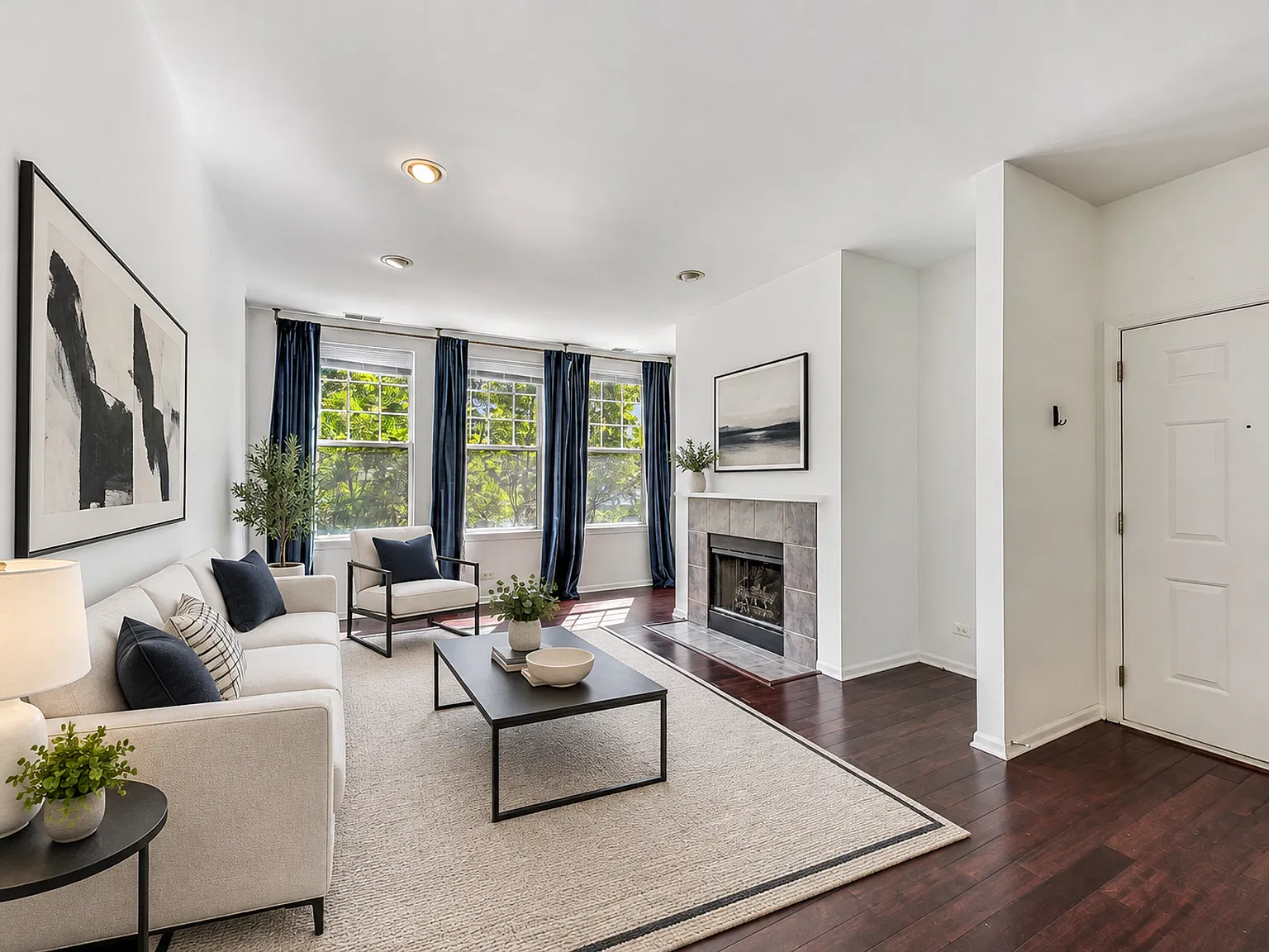 301 W Goethe St — Photo 4