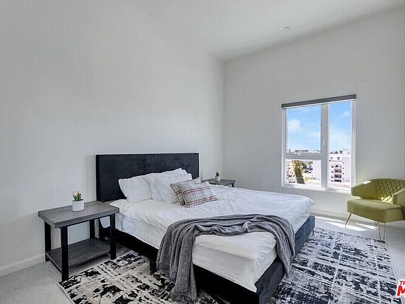 3rd image of 983 Dewey Ave #204