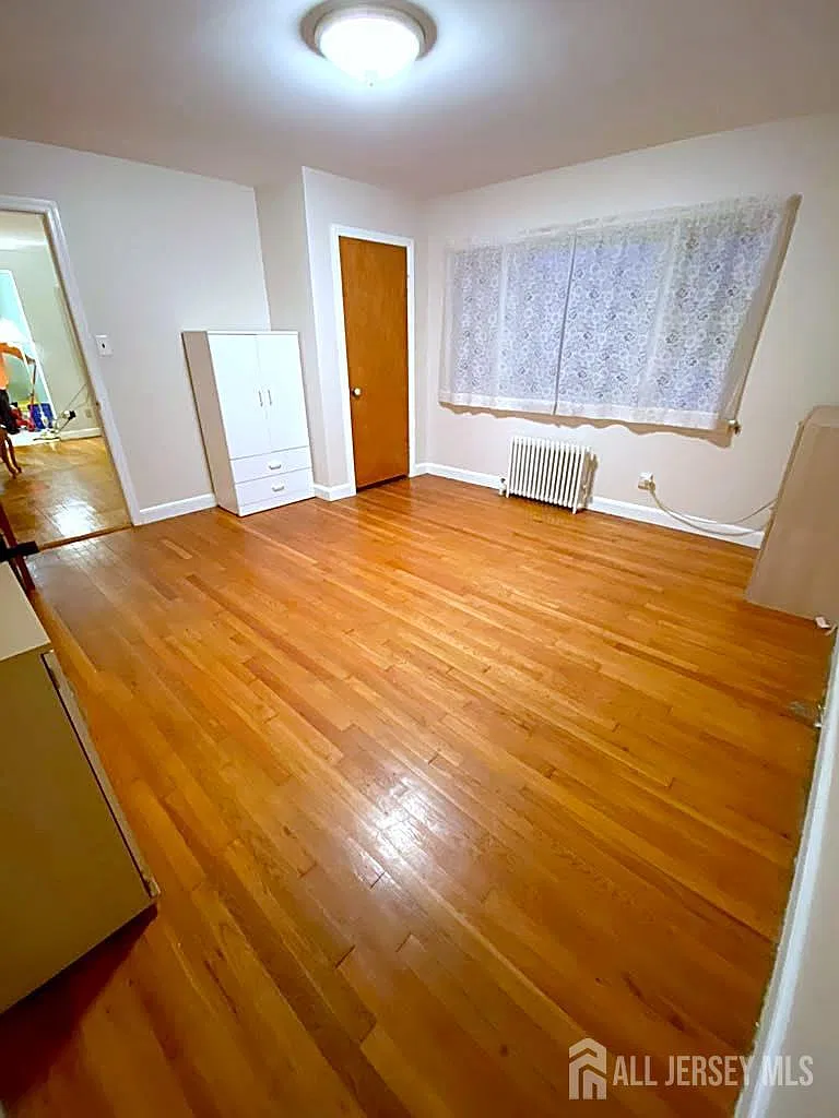 3 bed, 1.0 bath, $2,400 — Photo 4