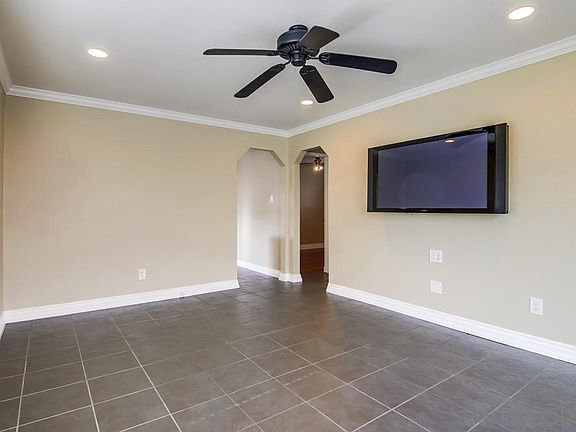 4th image of 2041 Franklin Ave