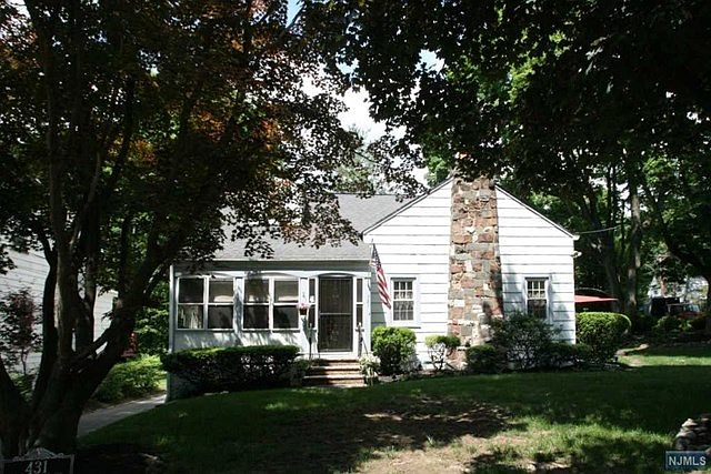 1st image of 431 Mount Pleasant Ave