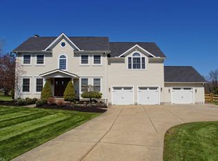 8896 Lake In The Woods Trl, Chagrin Falls, OH 44023