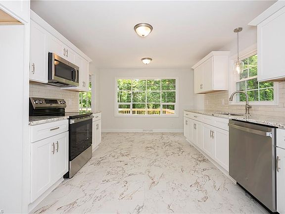3rd image of 4385 Mashie Dr