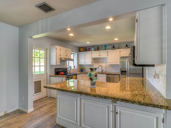 3rd image of 2320 E Heatherbrae Dr