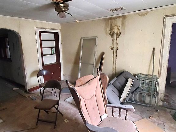4th image of 315 Leonard St