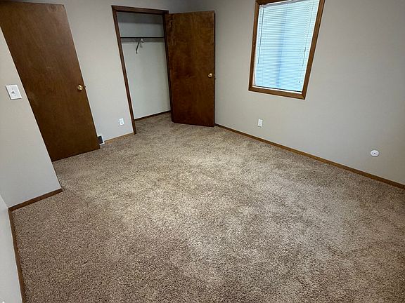 3rd image of 902 N Kiwanis Ave