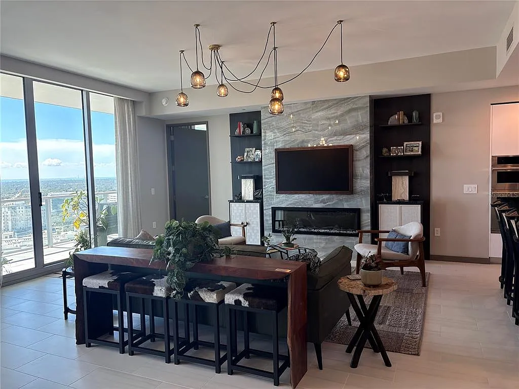 2 bed, 3.0 bath, 1720 sqft, $10,500 — Photo 3